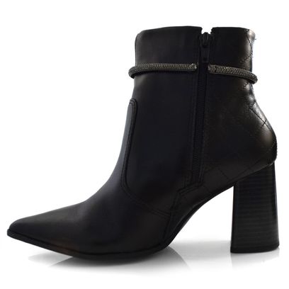 bota-de-cano-curto-e-couro-ramarim-preto-24-68102-6-.jpg