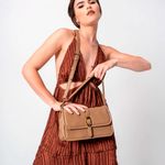 bolsa-de-ombro-feminina-via-marte-marrom-b1-212-01-5-.jpg