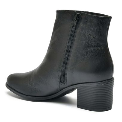 bota-de-couro-e-cano-curto-via-marte-preto-066-010-01-5-.jpg