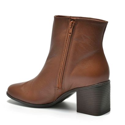 bota-de-couro-e-cano-curto-feminina-via-marte-marrom-224-002-01-5-.jpg