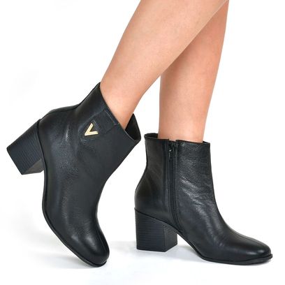bota-de-couro-e-cano-curto-feminina-via-marte-preto-224-002-01-2-.jpg