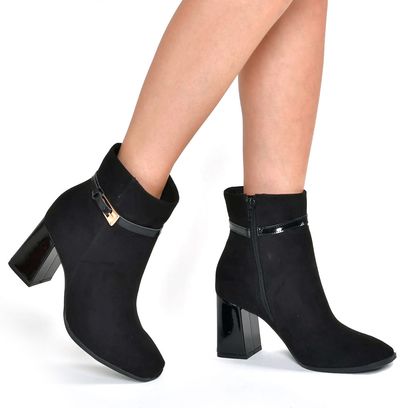 bota-de-cano-curto-e-salto-bloco-via-marte-preto-248-002-01-2-.jpg