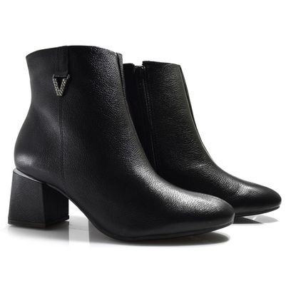 bota-de-couro-e-cano-curto-via-marte-preto-243-005-01-2-.jpg