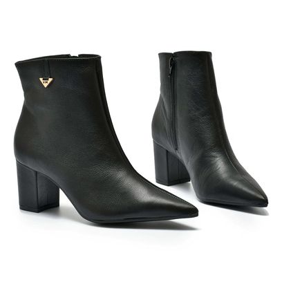 bota-de-couro-e-cano-curto-via-marte-preto-236-003-01-4-.jpg